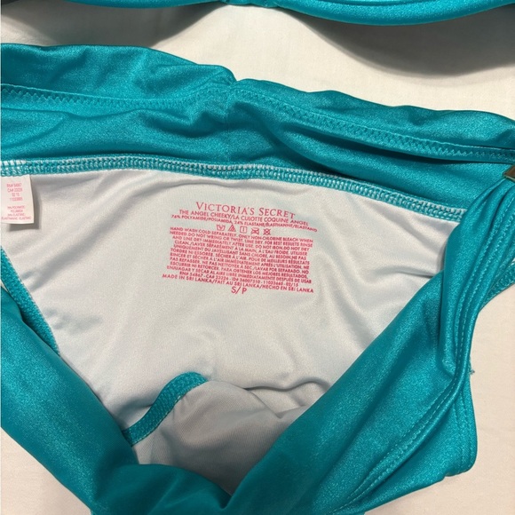 Victoria's Secret Bikini - Picture 2 of 3